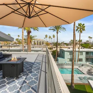 Micro With Balcony & Pool View - Walk To Ot Scottsdale