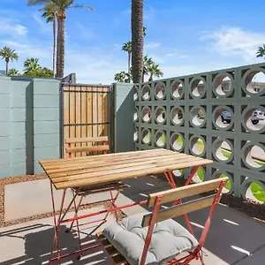 Large Rooftop & Poolside - Walk To Old Town Scottsdale